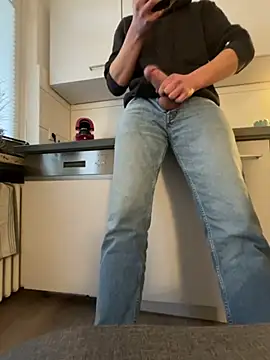 dirtyeeedii online show from December 4, 2025, 1:21 pm