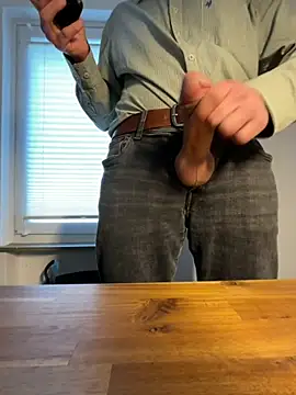 dirtyeeedii online show from November 11, 2025, 2:56 pm