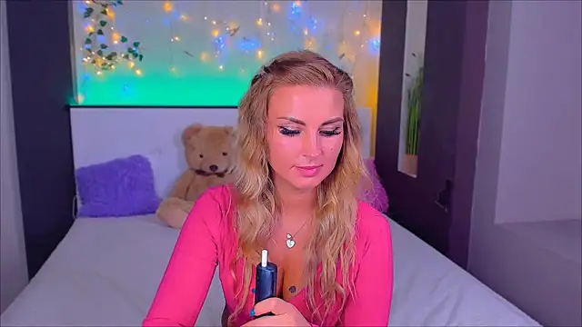  UrLexxly online show from November 23, 2025, 4:33 am