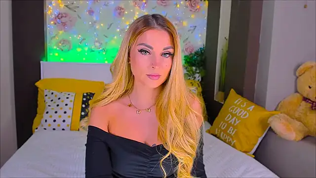 Snapshot of _UrLexxly chatting on February 10, 2025, 11:45 pm UrLexxly online show from February 10, 2025, 11:45 pm