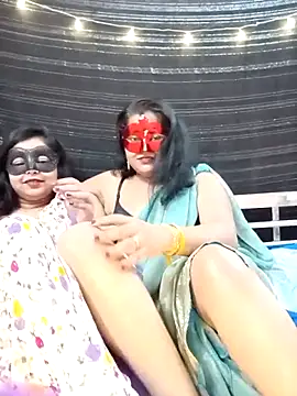 hottbabycam online show from May 12, 2026, 3:29 pm