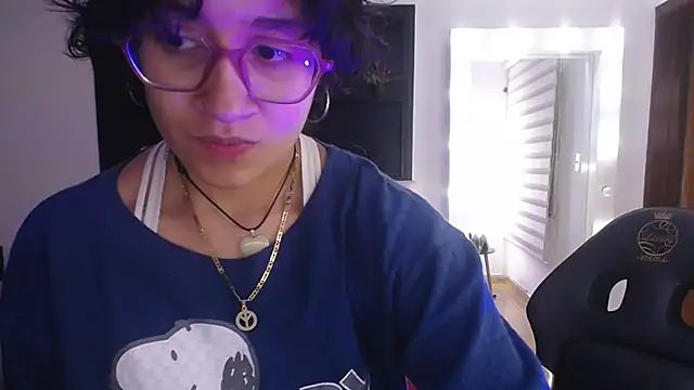 Lili Gomez  online show from November 30, 2025, 12:39 pm