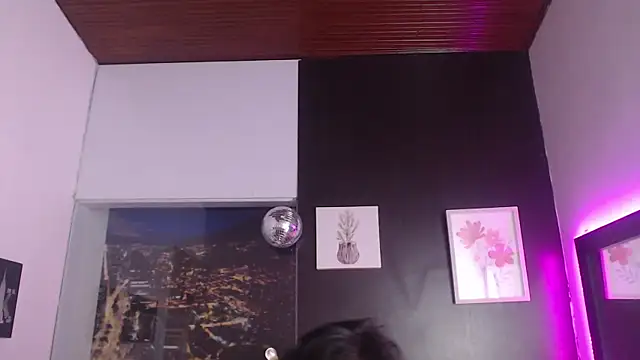 Lili Gomez  online show from November 2, 2025, 12:10 pm