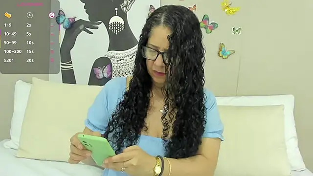 Adelesmithh online show from September 23, 2025, 11:39 am