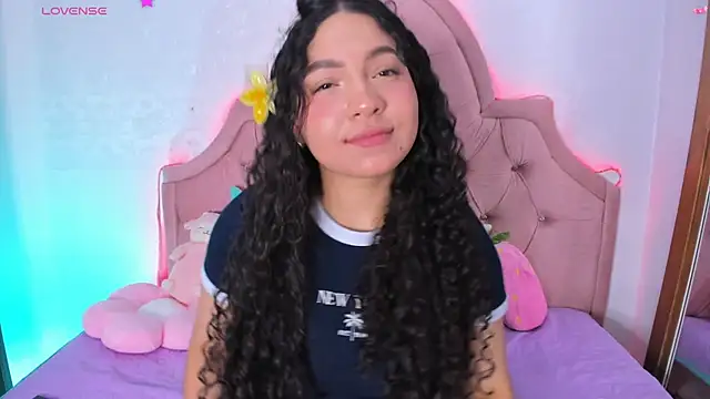 amandalee01 online show from January 18, 2026, 8:23 pm