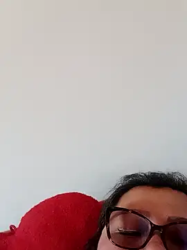 Snapshot of Darly_Gomez chatting on February 2, 2025, 8:41 pm Darly Gomez online show from February 2, 2025, 8:41 pm