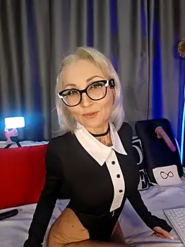 Milforja online show from May 8, 2026, 5:06 pm
