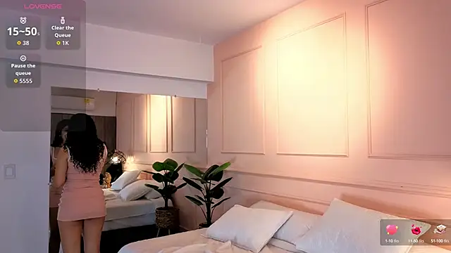 SHARONN     online show from October 15, 2025, 4:11 am