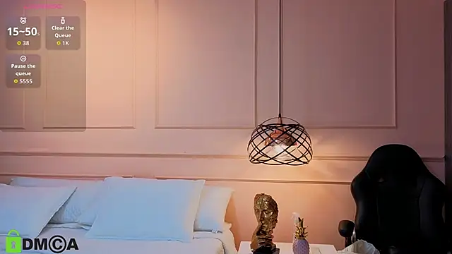 SHARONN     online show from October 6, 2025, 4:13 am