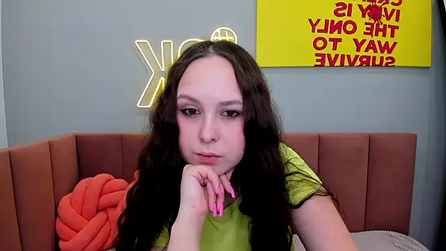 Snapshot of BeatriceReeves chatting on June 6, 2026, 1:11 am BeatriceReeves online show from June 6, 2026, 1:11 am