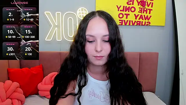 Snapshot of BeatriceReeves chatting on August 8, 2026, 1:12 am BeatriceReeves online show from August 8, 2026, 1:12 am