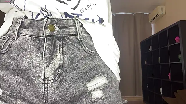 MoiraHavins online show from February 9, 2026, 6:44 am