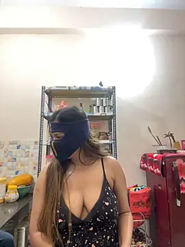 HoneyBearCpl online show from February 8, 2025, 4:14 pm