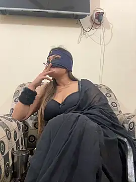 HoneyBearCpl online show from February 28, 2025, 4:20 pm