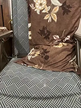 HoneyBearCpl online show from April 2, 2026, 4:13 pm