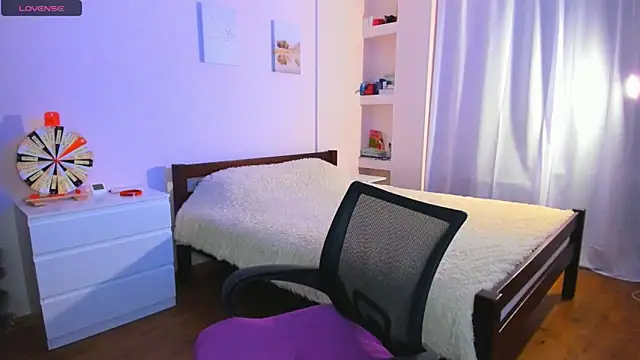 Ellista online show from December 19, 2025, 8:55 pm