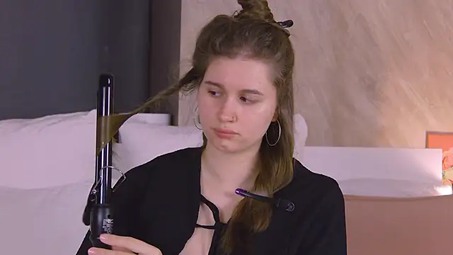 EllieHayes online show from March 12, 2026, 9:30 pm