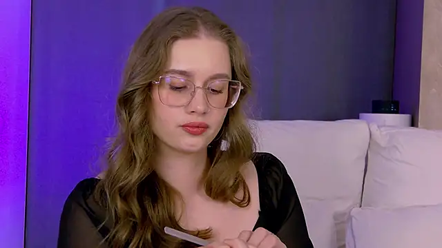 EllieHayes online show from June 20, 2026, 1:27 pm
