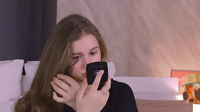 EllieHayes online show from March 11, 2026, 9:09 pm