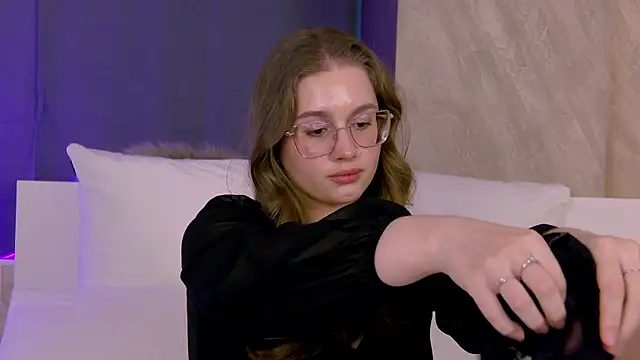 EllieHayes online show from June 21, 2026, 2:39 am
