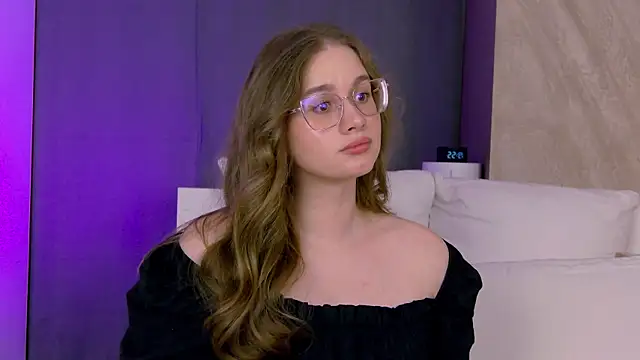 EllieHayes online show from June 19, 2026, 4:57 pm