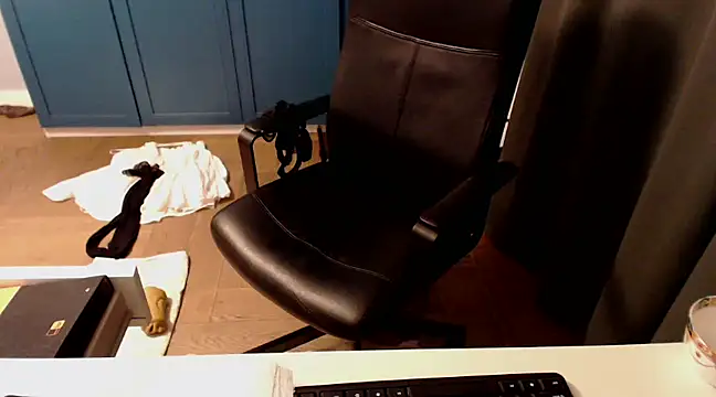 CuteMan33 online show from March 19, 2025, 1:10 am