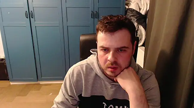 CuteMan33 online show from March 5, 2025, 8:42 pm