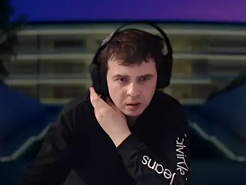 CuteMan33 online show from December 16, 2025, 11:31 pm