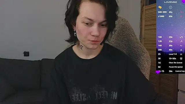 esajukyy online show from April 11, 2026, 1:04 pm