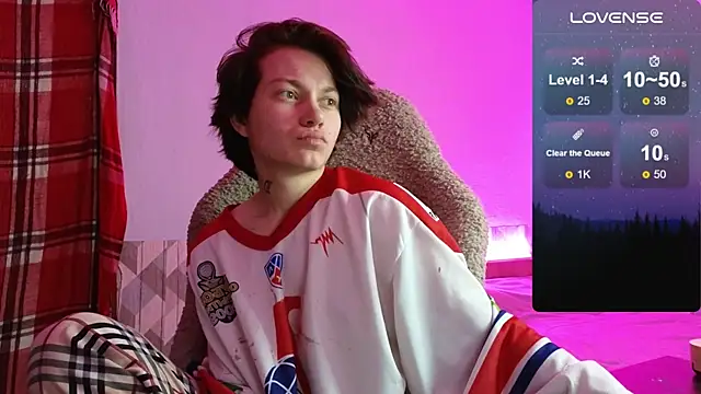 esajukyy online show from November 14, 2025, 9:13 am