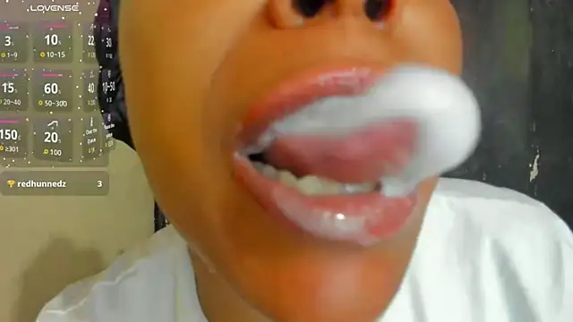 KamariaFyre online show from April 1, 2026, 3:52 am