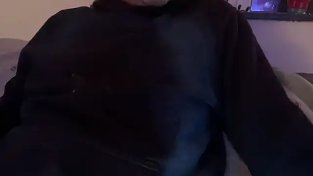 houy111111 online show from December 5, 2025, 6:17 pm