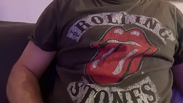 houy111111 online show from December 17, 2025, 6:35 pm