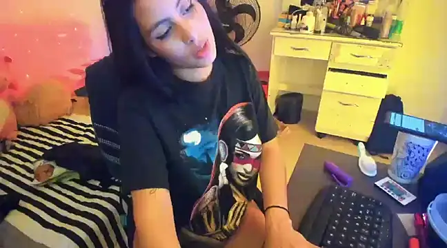 Snapshot of bunny_1922 chatting on December 31, 2024, 6:59 am bunny 1922 online show from December 31, 2024, 6:59 am