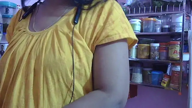 Snapshot of Suhana-sapna chatting on February 27, 2026, 6:13 am Suhana-sapna online show from February 27, 2026, 6:13 am