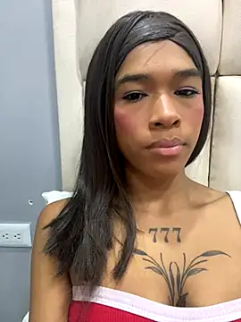 mia roldan  online show from December 1, 2025, 3:18 am