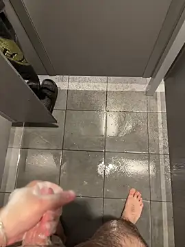 Snapshot of Loco42- chatting on October 11, 2025, 1:23 pm Loco42- online show from October 11, 2025, 1:23 pm