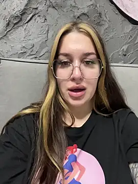 VikiDemi online show from November 8, 2025, 3:59 pm