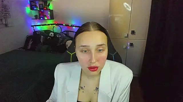 LinaTruly online show from February 9, 2026, 10:19 pm