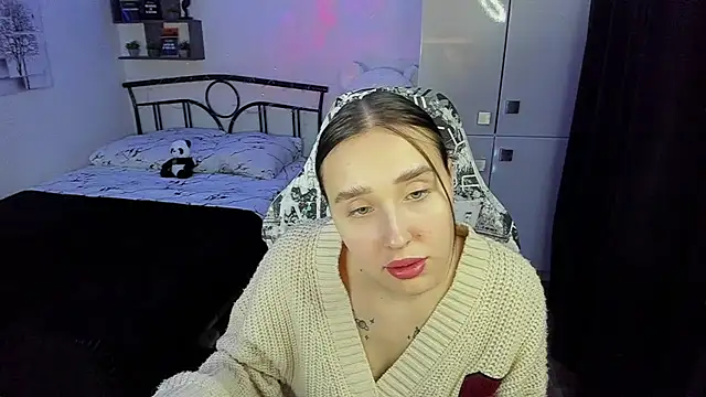 LinaTruly online show from November 10, 2025, 9:53 pm