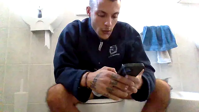 Snapshot of FTM98xxx chatting on December 11, 2024, 2:00 pm FTM98xxx online show from December 11, 2024, 2:00 pm