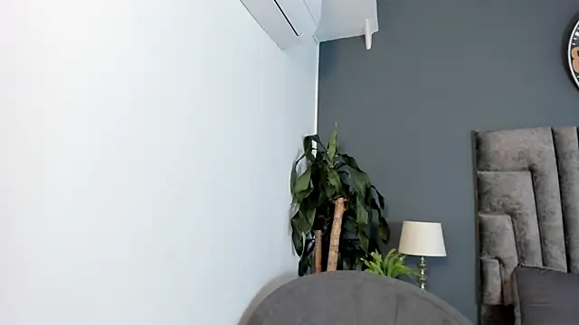 Robin Rief online show from December 5, 2025, 3:49 am