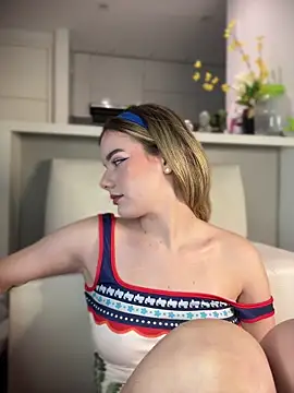 NicoleCut online show from May 21, 2026, 9:06 am
