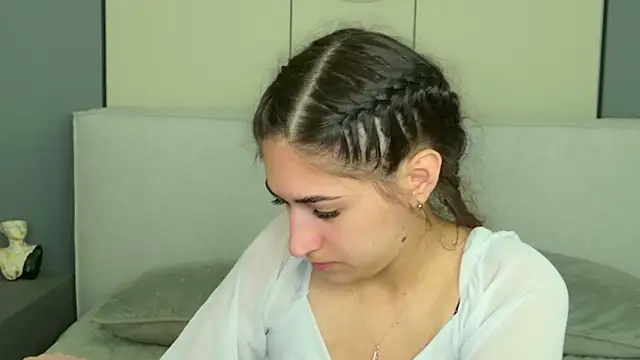 Teresa Stane online show from April 22, 2026, 5:25 am