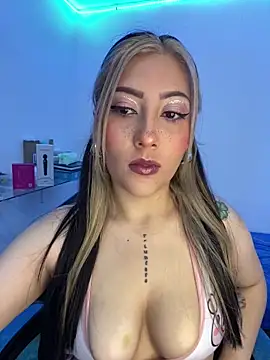 Luna SofiaXX online show from May 17, 2026, 10:32 pm