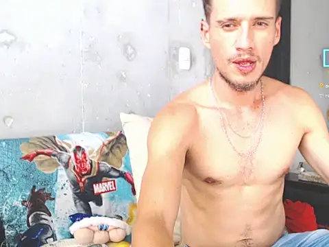 Snapshot of roystonee10 chatting on January 3, 2025, 8:32 pm roystonee10 online show from January 3, 2025, 8:32 pm