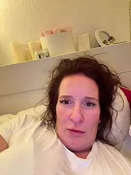 Snapshot of Engel_mia chatting on May 2, 2026, 9:31 pm Engel mia online show from May 2, 2026, 9:31 pm