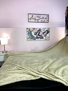 sara17  online show from January 5, 2026, 8:23 pm