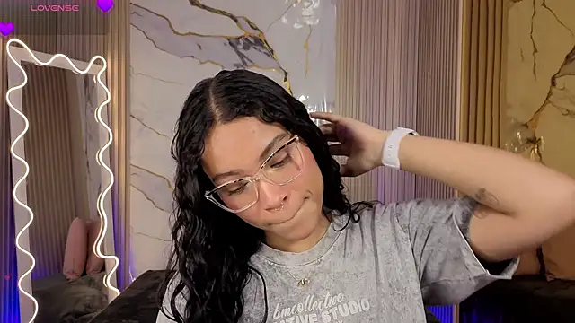 Snapshot of penelope_tay1 chatting on April 9, 2026, 3:19 am penelope tay1 online show from April 9, 2026, 3:19 am