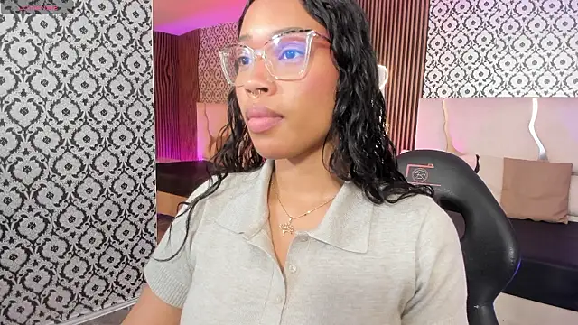 Snapshot of penelope_tay1 chatting on February 4, 2026, 3:12 am penelope tay1 online show from February 4, 2026, 3:12 am